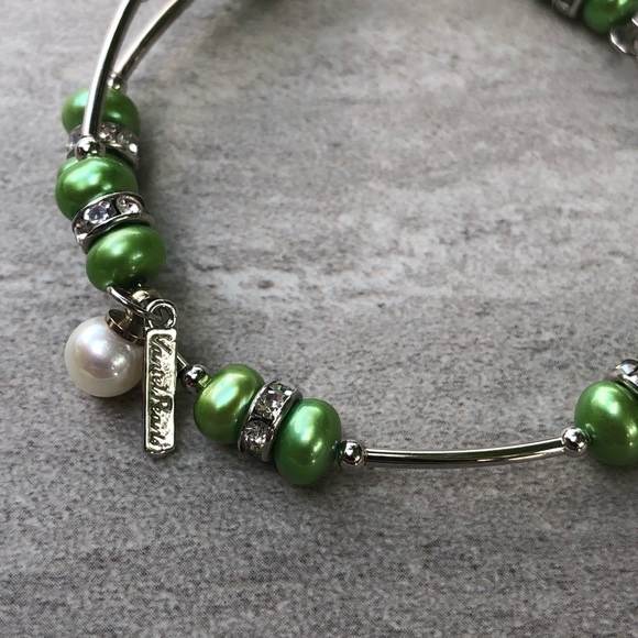 Vantel Pearls Green Apple Wrist Candy Bracelet - Picture 2 of 5